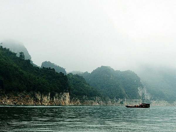 Thung Nai - Waterfalls Temple 1 day good price from Hanoi