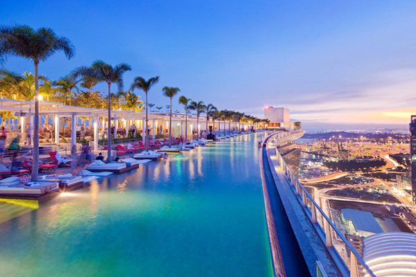 Hưởng thụ cuộc sống sang chảnh đúng nghĩa trong tòa nhà Marina Bay Sands của Singapore 